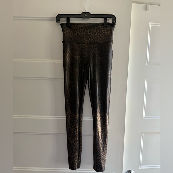 SPANX Black Leopard Pattern Leggings Size Medium - Picture 1 of 4
